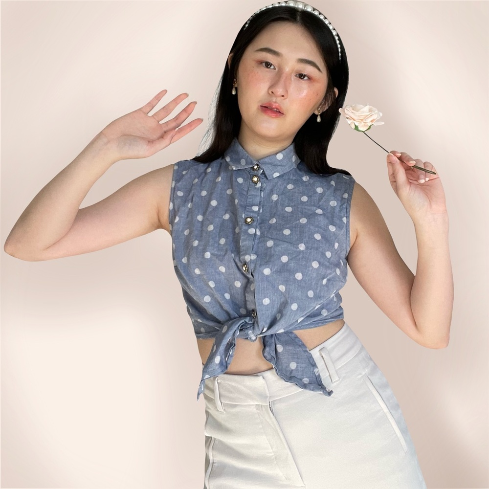 Denim polkadot sleeveless tie front top w/ flower gold & cream buttons.